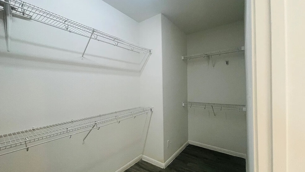 Building Photo - Room in House on Cromarty Ln