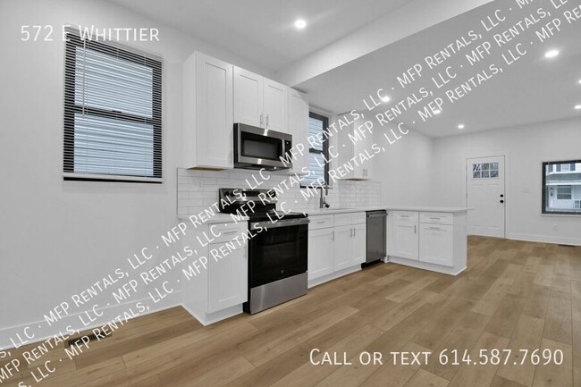 Building Photo - Beautifully Updated 2 Bedroom, 1.5 Bath Du...