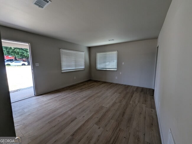 Building Photo - 110 Springtree Rd