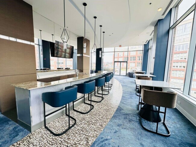 Building Photo - 1125 Maxwell Ln