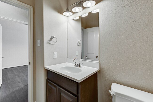 Building Photo - Live in Sterling Ridge – Short-Term Lease ...