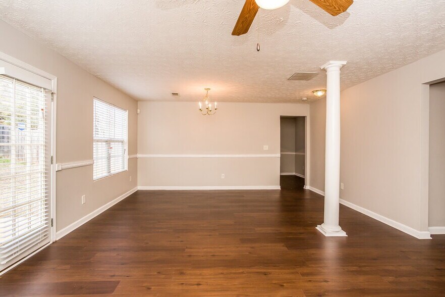 Building Photo - 4085 Mission Way