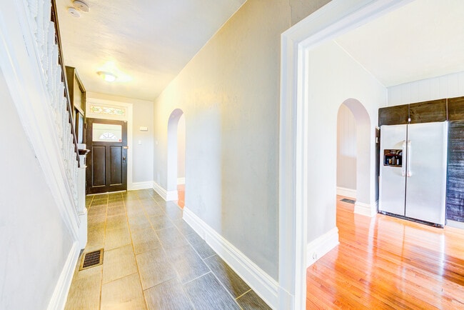 Building Photo - 103 Harwood St