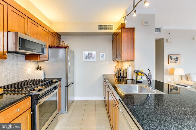 Building Photo - 631 D St NW