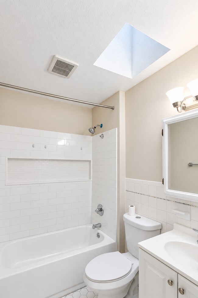 Building Photo - 7209 Lawnside Dr