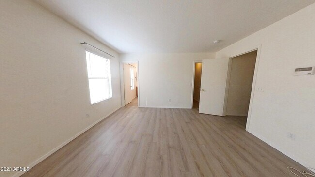 Building Photo - 2277 E Palm Beach Dr