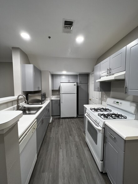 Kitchen - 12794 Fair Briar Ln
