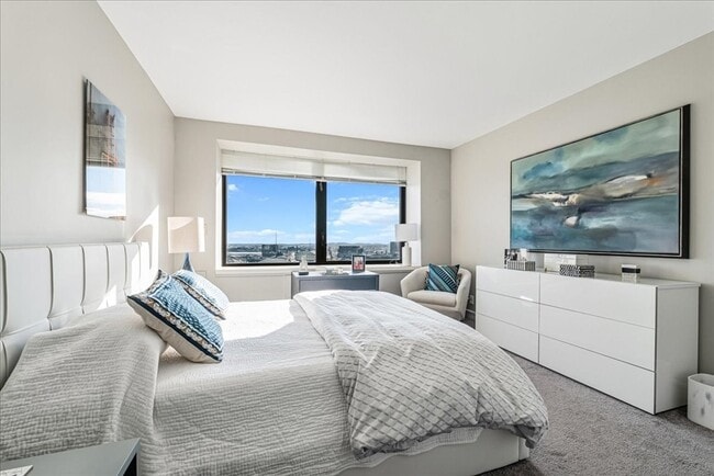 Building Photo - 65 E India Row