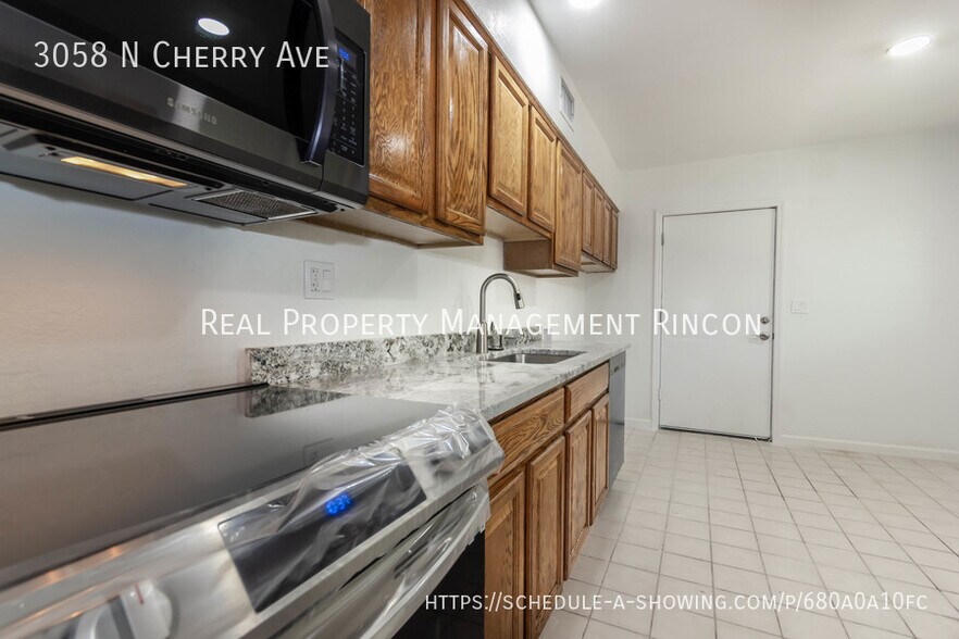 Building Photo - 3058 N Cherry Ave
