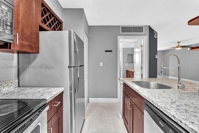 Building Photo - 2820 N Oakland Forest Dr