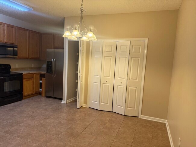 Building Photo - 118 Callie Cir