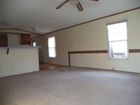 Building Photo - 3 Bedroom 2 Bath Mobile Home