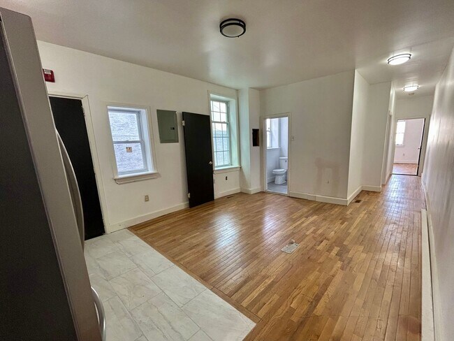 Building Photo - 2823 W Girard Ave