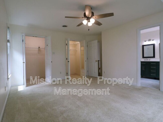 Building Photo - 4600 Cedar Cliff Rd