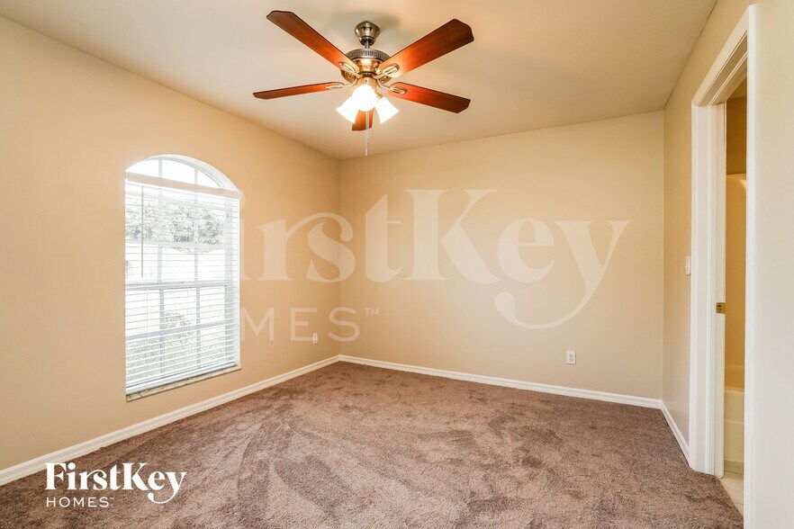 Building Photo - 2709 SW 4th Ave