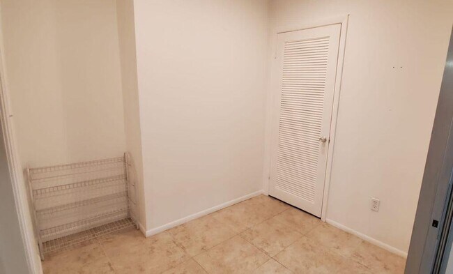 Building Photo - 5725 Fernley Dr E