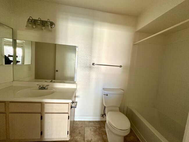 Building Photo - 8101 W Flamingo Rd