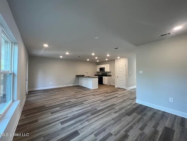Building Photo - Charming 4BR House in Biloxi