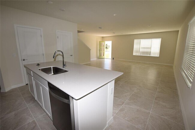 Building Photo - 5048 Holm Oak Dr