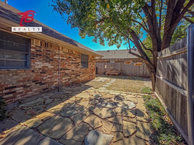 Building Photo - 6811 Lyrewood Ln