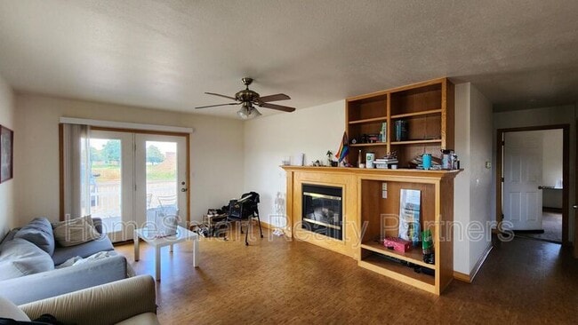 Building Photo - 203 W Coal Creek Dr