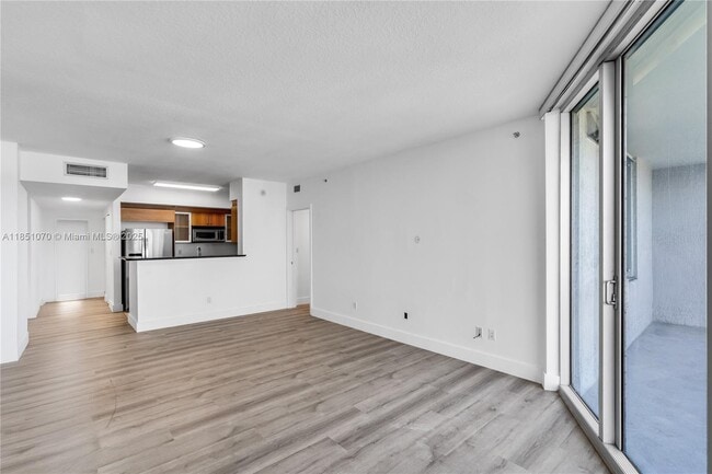 Primary Photo - 325 S Biscayne Blvd