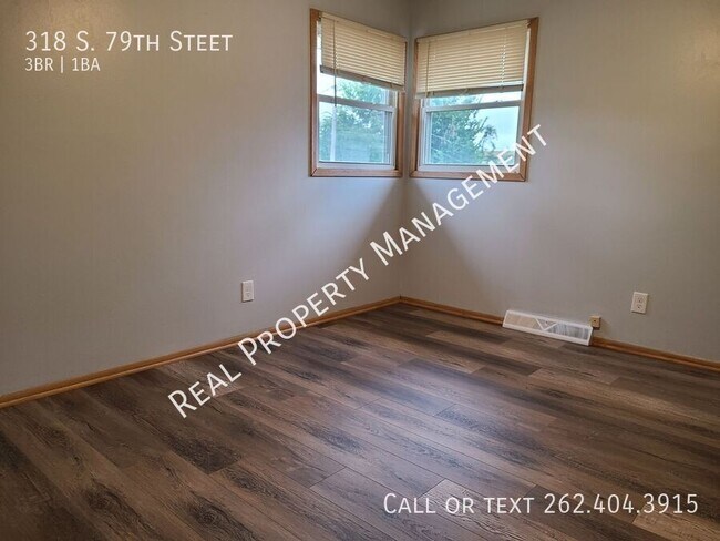 Building Photo - 318 S 79th St