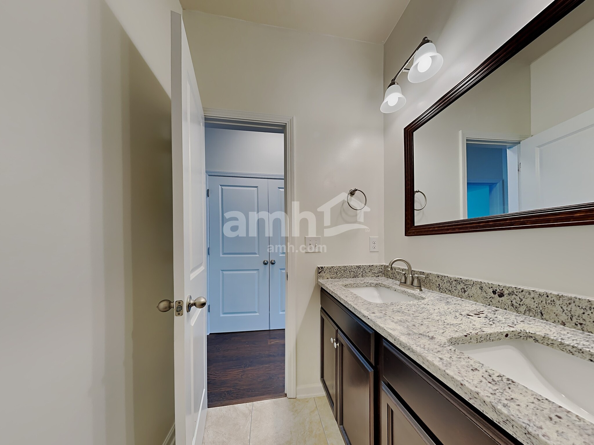 Building Photo - 553 Friar Park Ln