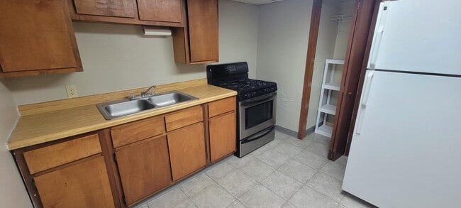 Building Photo - 20 N Willow St