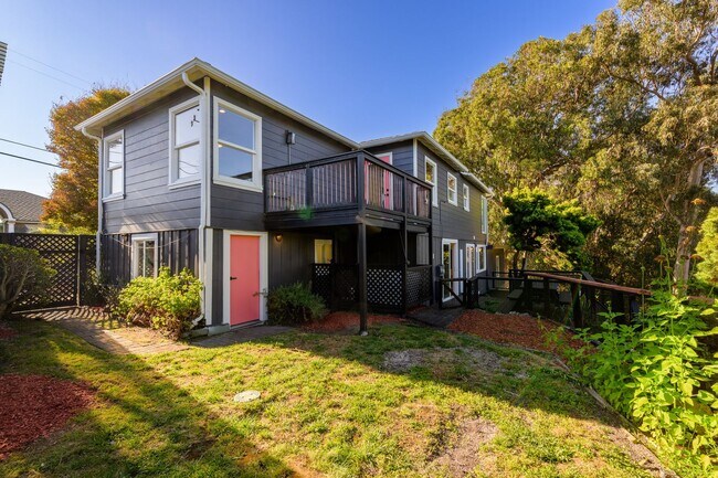 Building Photo - 17 Sunset Dr