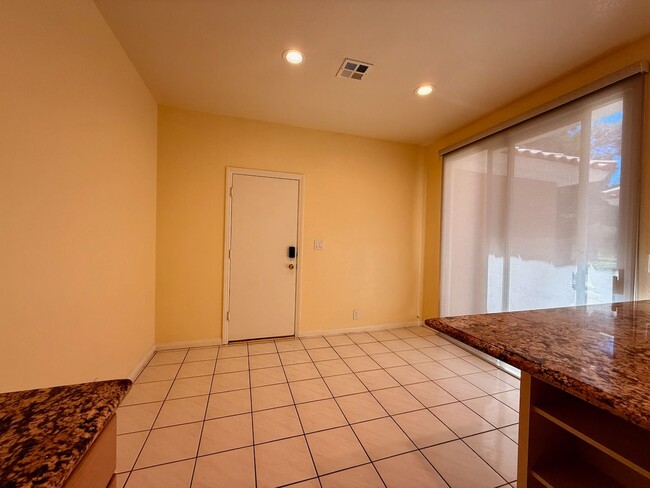 Building Photo - Gorgeous Spanish Trails 3BR House for lease!