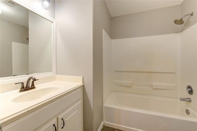 Building Photo - 6815 Dolan Bluff Ln