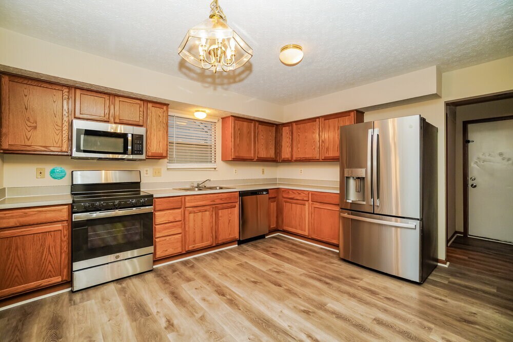 Building Photo - 6150 Kensington Glen Dr