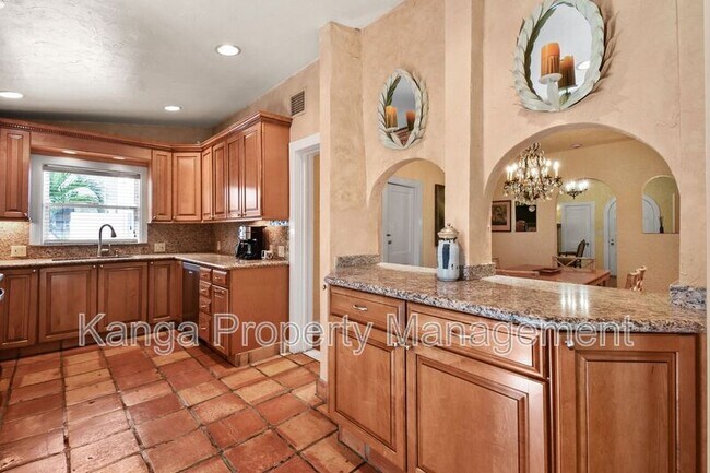 Building Photo - 194 Almeria Rd