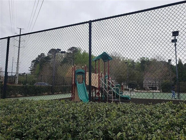 Building Photo - 3050 Centerglen Ln