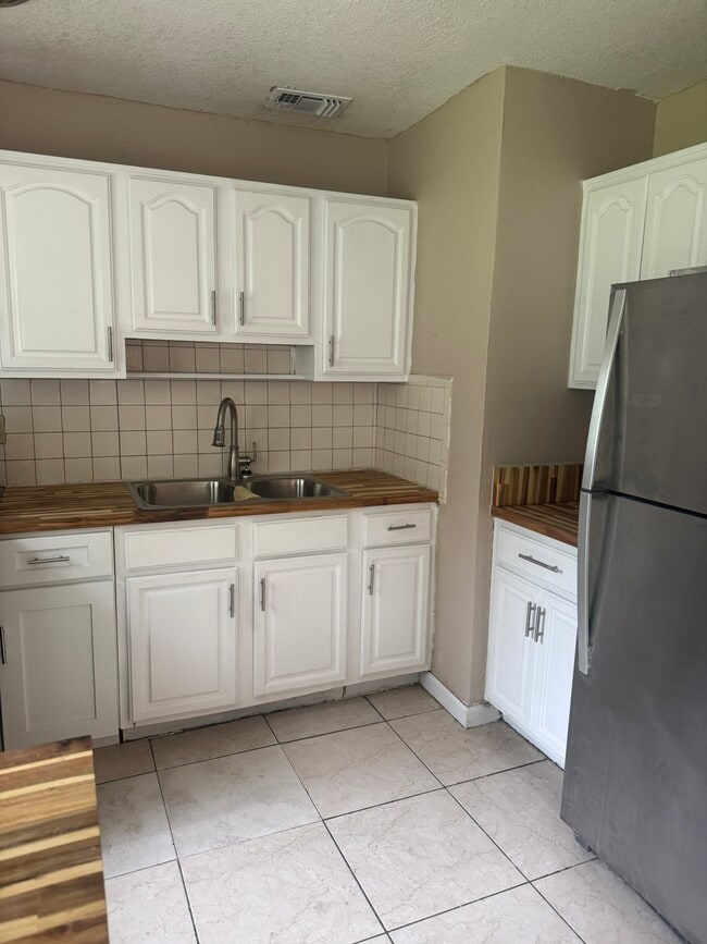 Building Photo - 4837 Shoshone St
