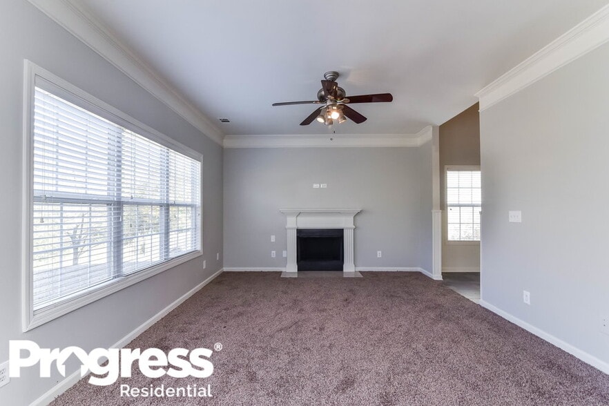 Building Photo - 6522 Silk Tree Pointe