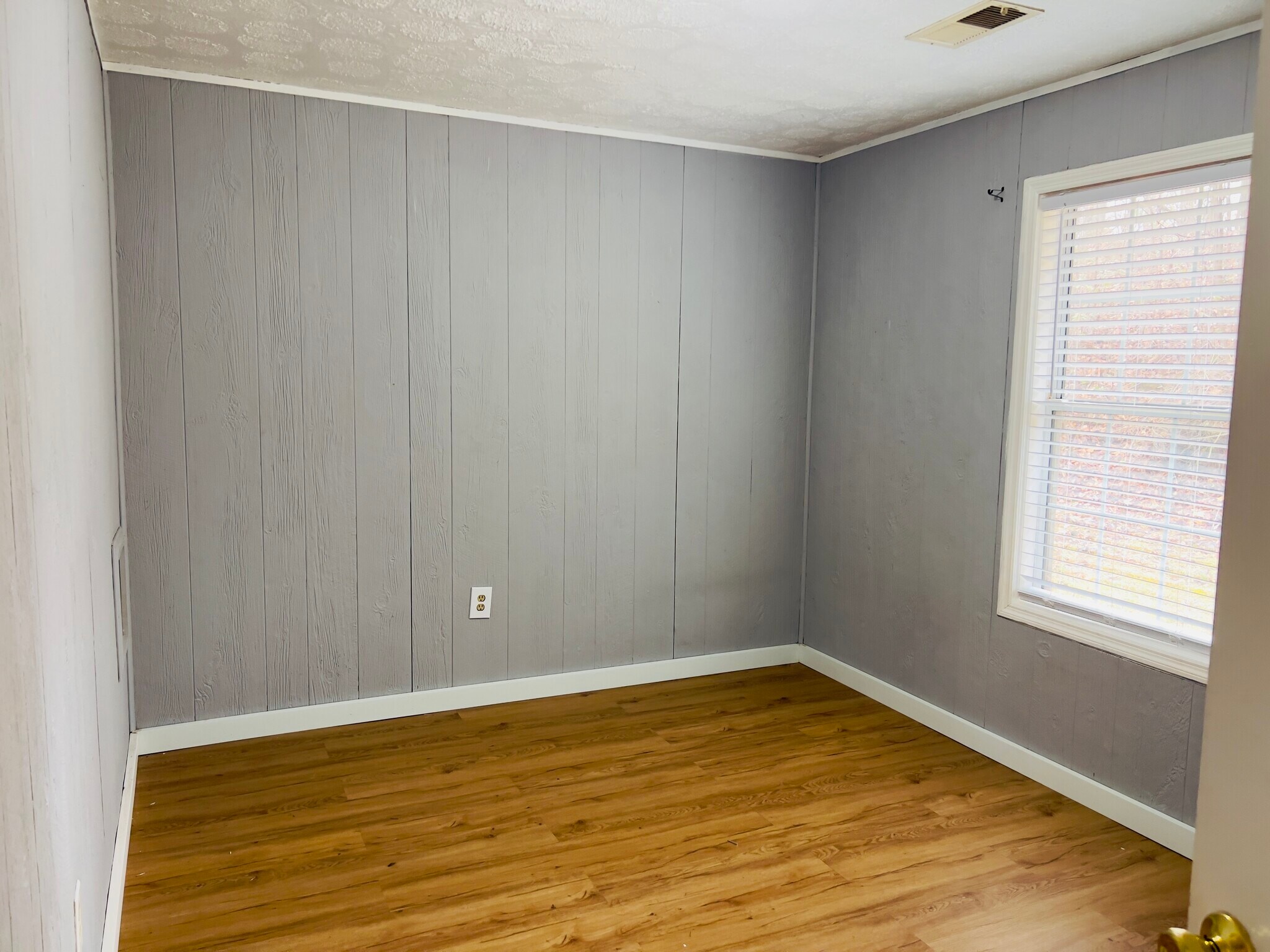 Building Photo - 107 Timberlane St