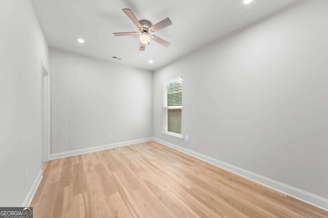 Building Photo - 96 Fairway Dr