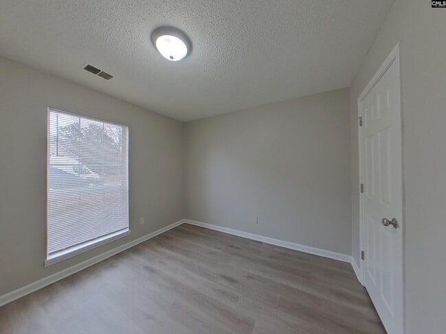 Building Photo - 121 Green Rose Rd