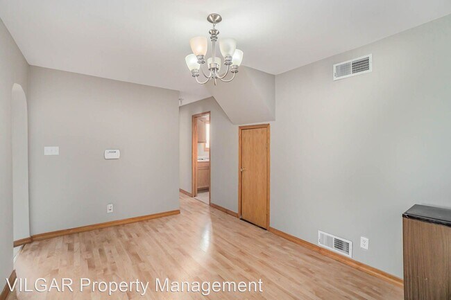 Building Photo - 3 br, 1.5 bath House - 4218 Euclid