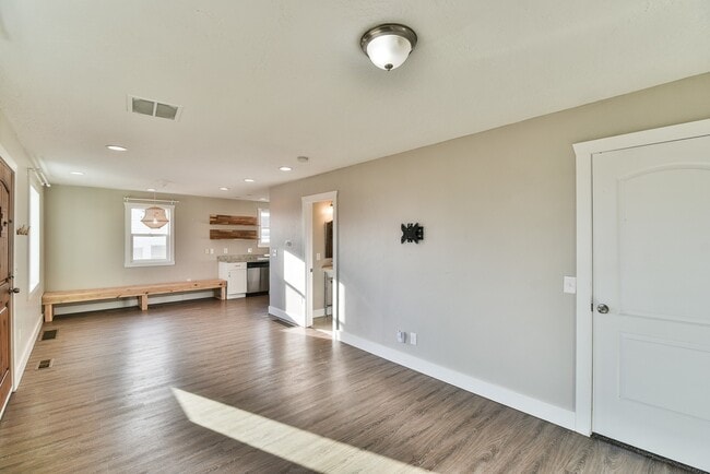 Building Photo - Beautiful Spacious Home in Sugarhouse!