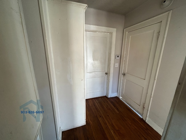 Building Photo - 503 Wills St