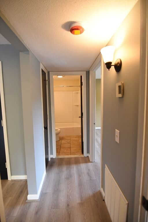 Building Photo - Great, updated condo with ton's of amenities!