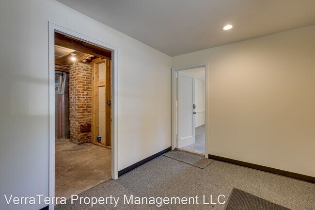 Building Photo - 3 br, 2 bath House - 7658 NE 12th St