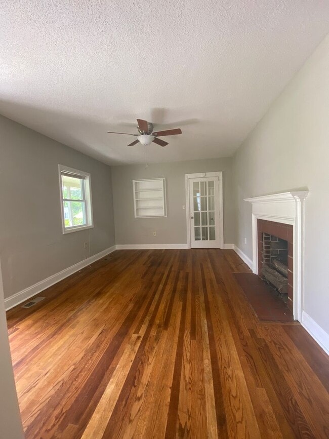 Building Photo - Charming 3 bedroom home in the heart of do...