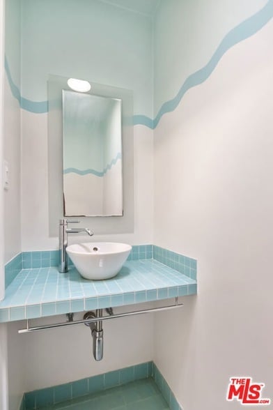 Building Photo - 18080 Karen Dr