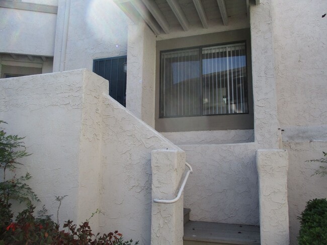 Building Photo - Woodlands in La Jolla  2 bedroom 1 bath to...