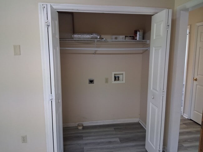 Building Photo - 2 Bedroom Duplexes Near Moody