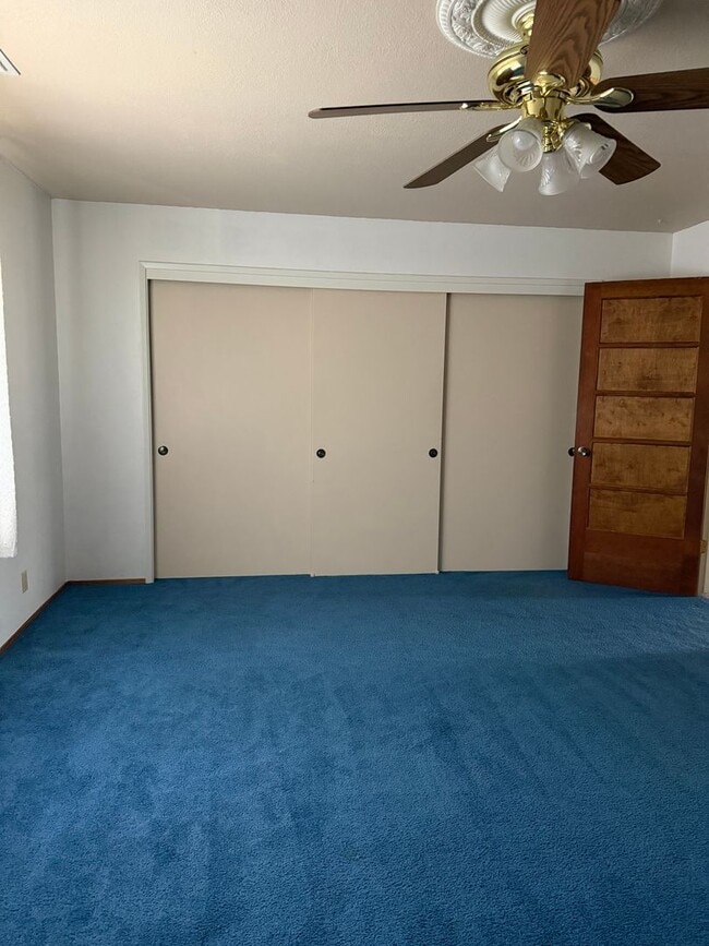 Building Photo - Jackson Townhome